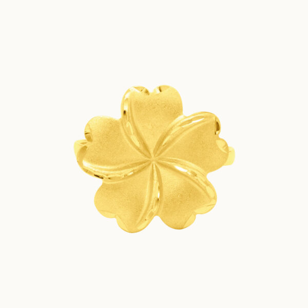 Anillo en oro amarillo de 18K flor satinada grande
